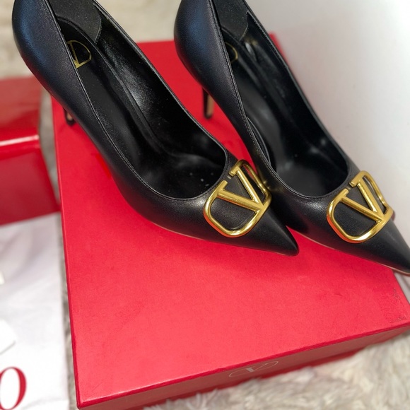 Brand new. Still in box, has all it’s original papers. It’s small for me - Picture 4 of 8